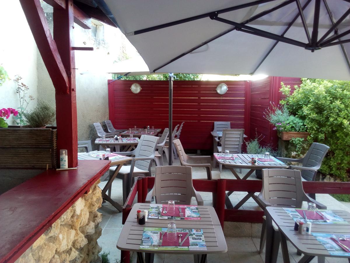 Hotel Restaurant De L'Union Mirambeau  Exterior photo